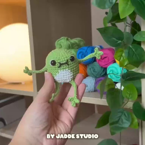 Video of Bingo the Frog crochet pattern from lucky tatoes