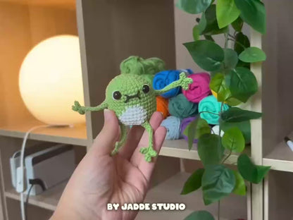 Video of Bingo the Frog crochet pattern from lucky tatoes